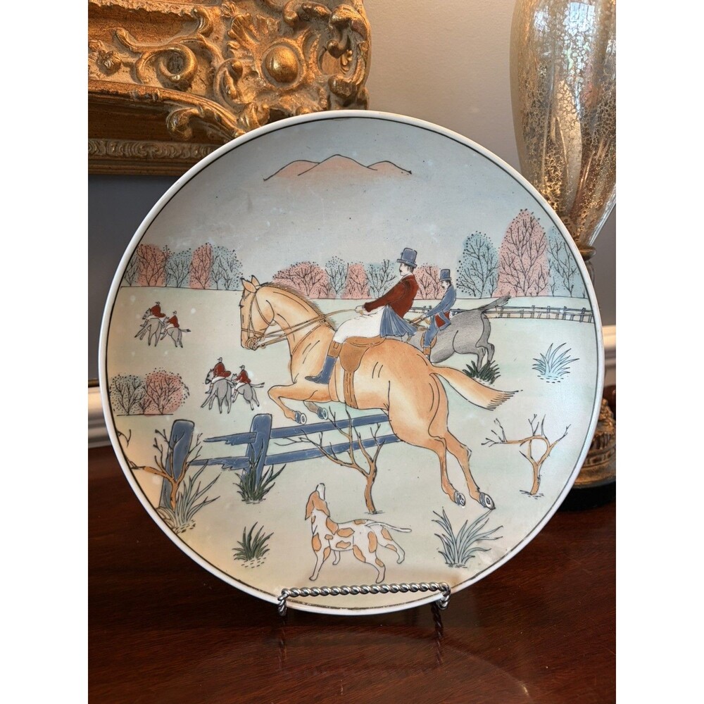 Vintage Chinese Plate Porcelain Man Riding Horses Equestrian Fox Hunt Scene 10"